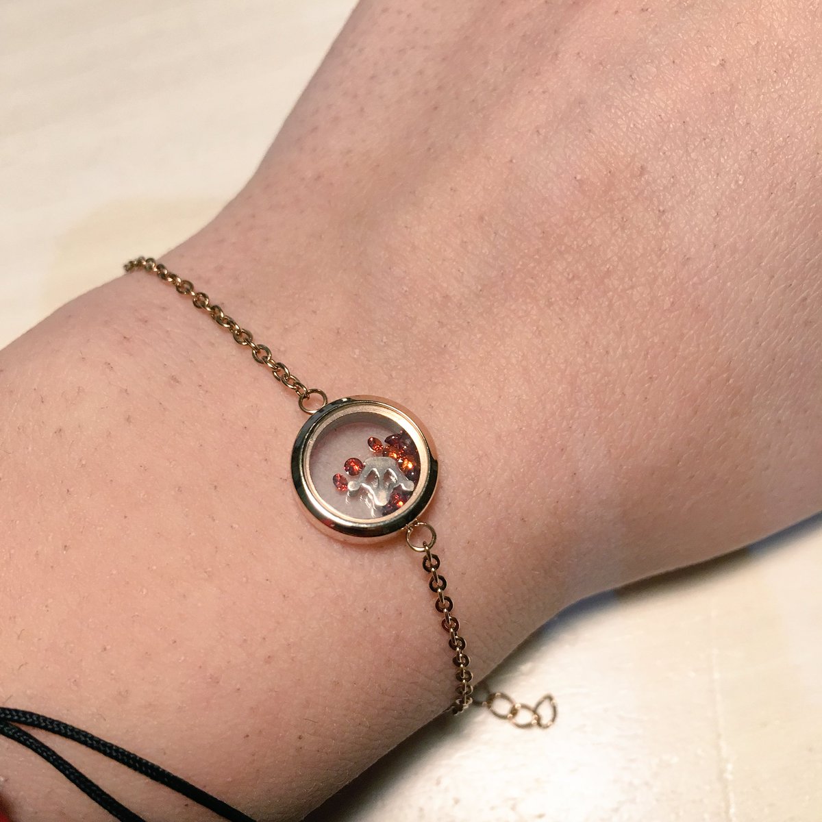 roselsdagger's tweet image. my boyfriend got me for christmas this cute bracelet with a crown inside to remind me that i will always be his princess😭😍👑