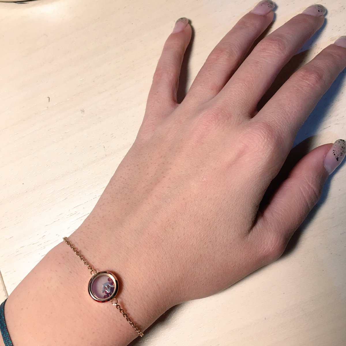roselsdagger's tweet image. my boyfriend got me for christmas this cute bracelet with a crown inside to remind me that i will always be his princess😭😍👑