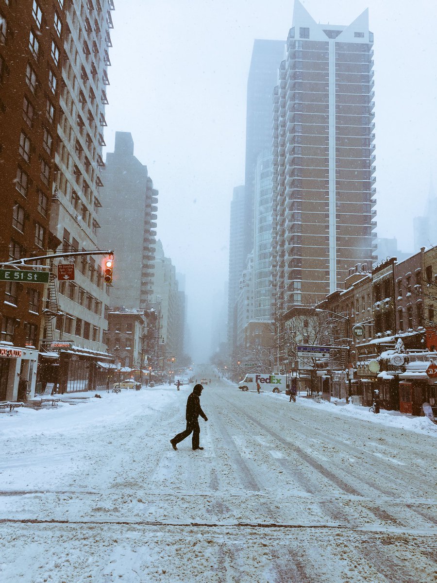 uniallianz's tweet photo. #FromTheOffice: The beauty of #cyclonebomb #cyclonebomb2018 #NewYorkCity @uniallianz @unidue @TU_Dortmund @ruhrunibochum ^sn https://t.co/szxet67llV