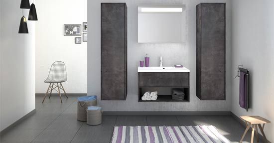 Zwart is het nieuwe wit 
Van zwart gekleurd glas over grijze wanden tot matzwarte wastafels. Meer dan ooit duiken er donkere accenten in de witte badkamer op, die zorgen voor een luxueuze, tijdloze en stijlvolle uitstraling.  bit.ly/2lXDeL9