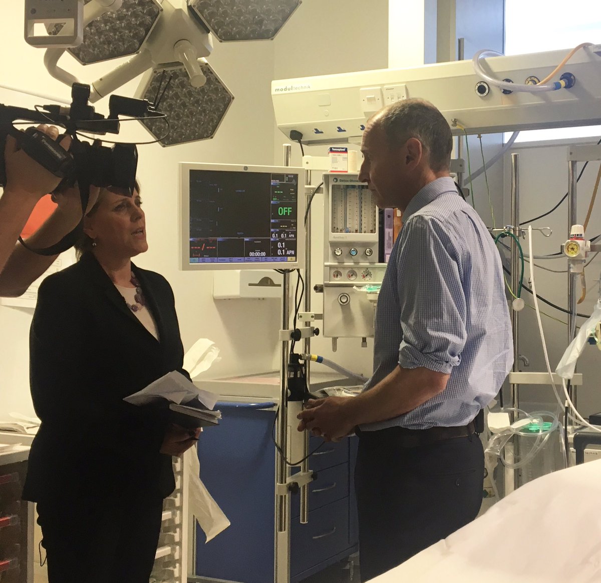 🎥"When A&amp;E is busy the whole hospital comes together to keep patients safe"<a href="/ChesserAlistair/">Alistair Chesser</a> Today we invited <a href="/Channel4News/">Channel 4 News</a> to see how our brilliant staff are busy but coping <a href="/NHS_ELFT/">East London NHS Foundation Trust (ELFT)</a> Watch bit.ly/2ArLY0l 🎥