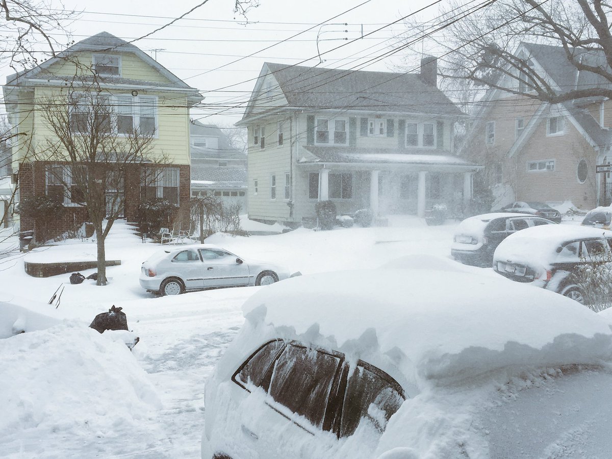 MrFrankBaraan's tweet photo. I’ve never seen so much snow in my life. #Snowtorm here in #NewYork City now. I just heard that some friends and family’s flights have been cancelled because of this—twice. Hope the weather gets better soon. Thinking if I should take advantage of this time to make snow angels.😆 https://t.co/3ebobBck01