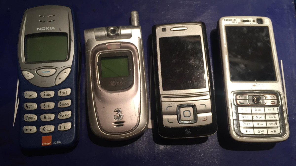 leeroyb's tweet photo. Clearing the house out and got the old band back together!! #classytech https://t.co/v6TfcPa1Vj
