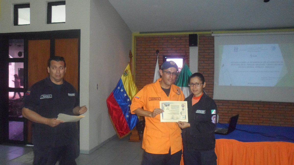 PC_MERIDA's tweet photo. #04Ener entrega de certificado a los Ponentes de la Jornada Retroceso Glacial, Cambio Climático y Seguridad en Montaña #83Aniv1erAscensoPicoBolivar https://t.co/3I1pVbWzfv