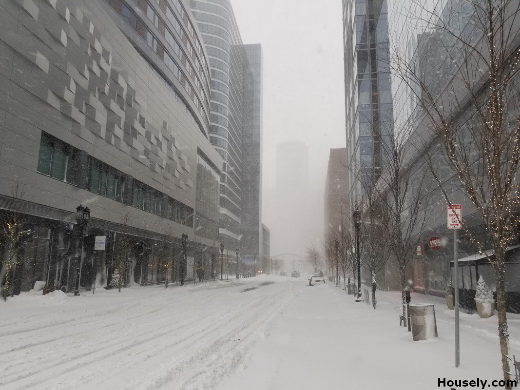 realhousely's tweet photo. @CNN @wbz @WCVB @weatherchannel @bostonchannel @OnlyInBOS @BostonTweet @7News @NECN More pictures of #blizzard2018 #WinterStormGrayson #senditto7 #bostonharbor #Boston25 https://t.co/ma1DEZdenB