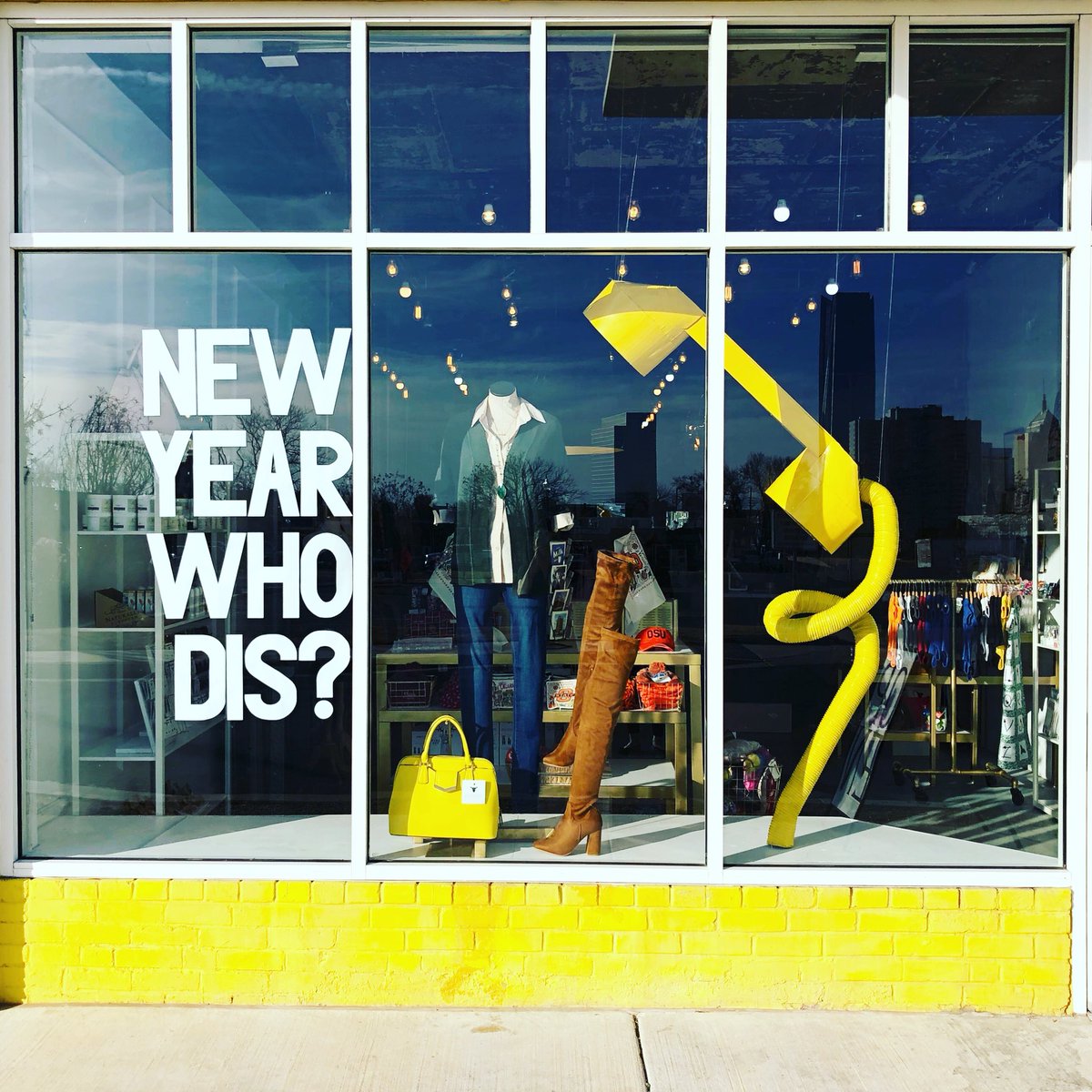 Black_Scintilla's tweet photo. Hello 2018!
•
•
•
#windowdisplay #retailmerchandising #ringringhello #newyearwhodis #midtownokc #iheartbs https://t.co/Aeh6vMcxxe