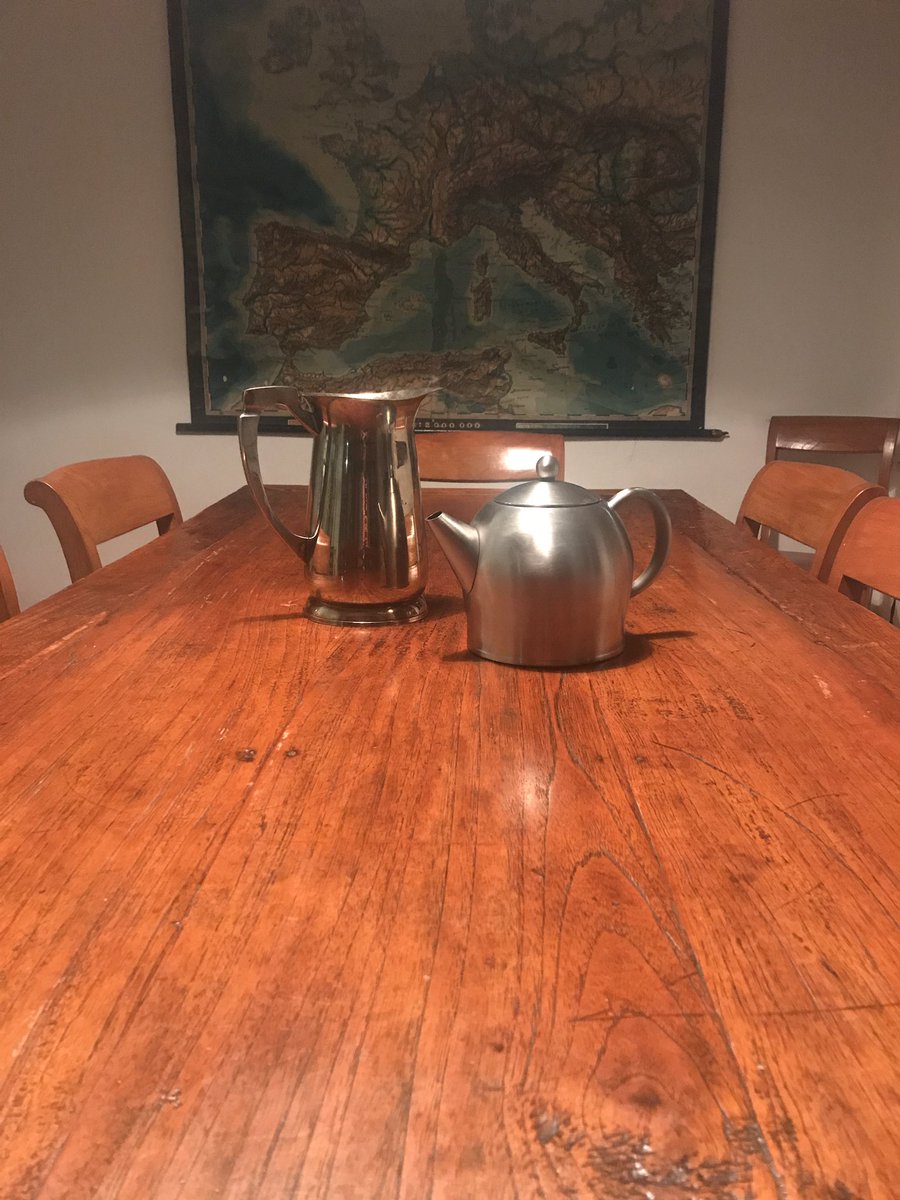 kawainassif's tweet image. First time since weeks. A calm home and empty table. #needARest #teaBookBed