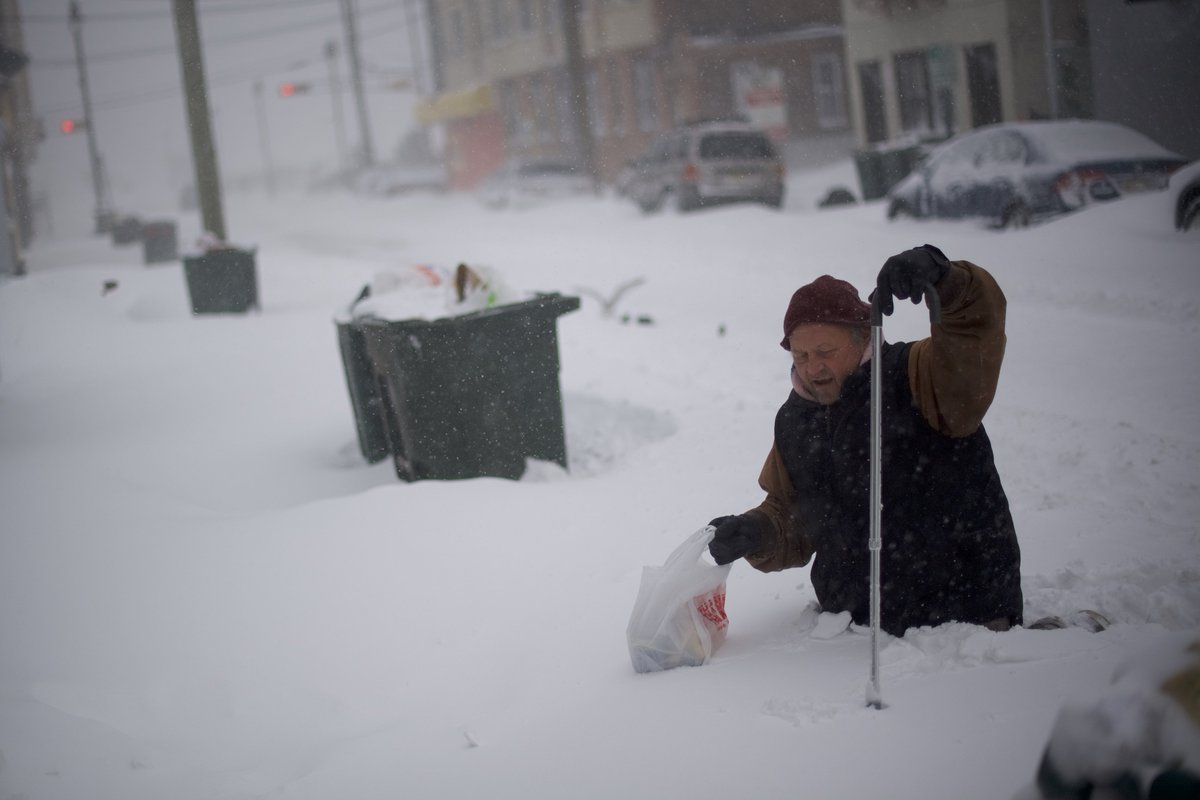 PHOTOS: A massive winter storm unleashes show, hurricane-force winds and flooding bit.ly/2EVHliu?utm_so… https://t.co/YloeqmfH5X
