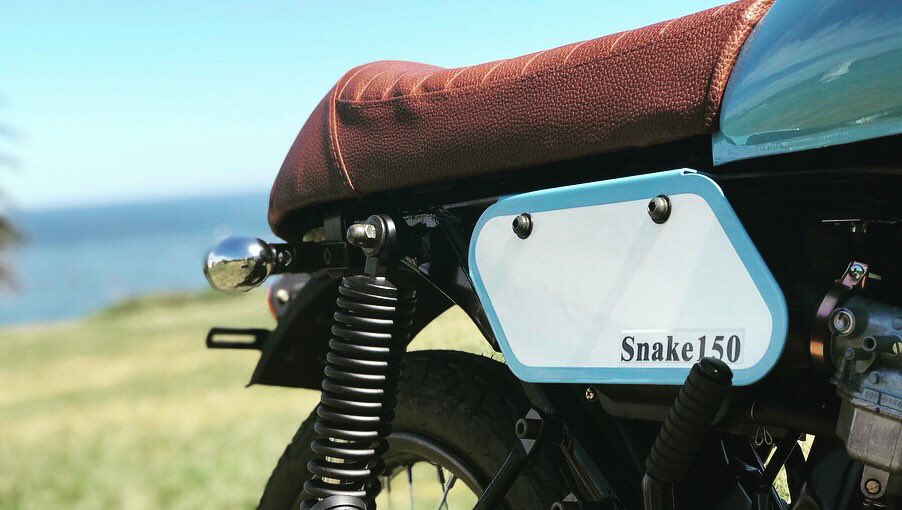 ElGarageTv's tweet photo. Les adelantamos algo de lo que verán este próximo sábado. En #BikeSessions presentamos la #Snake Clasic 150. https://t.co/zYUsns8xEW
