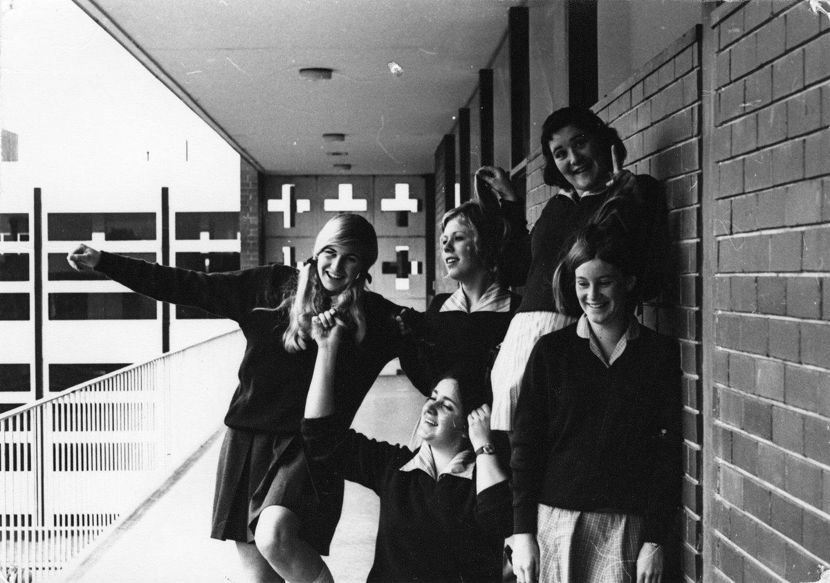 Cute photo from our Archives of students in the 1970s on one of the Senior School walkways #korowaspirit #throwback #archives #donation