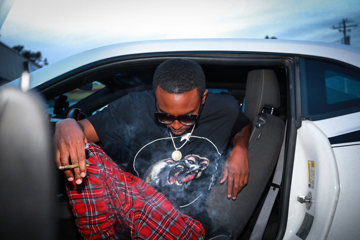 dee_goodz's tweet photo. Courtesy of https://t.co/8t8F5dMWz2
#AllGoodz #DeeGoodz #Streetstyle #Snobshots https://t.co/Q3bKyphTke
