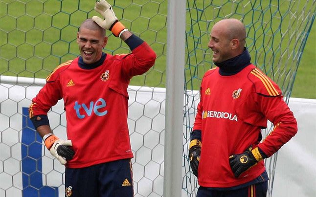 PReina25's tweet photo. Creo q “nuestra rivalidad” ayudó siempre a querer superar al otro y ser siempre mejores desde los 13 años..Disfruté contigo y contra ti desde la base hasta la élite!👏🏻 Deja el futbol el mejor portero de la historia del @FCBarcelona_es Gracias x tanto AMIGO MIO!! https://t.co/3BQeepMFUy