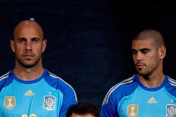 PReina25's tweet photo. Creo q “nuestra rivalidad” ayudó siempre a querer superar al otro y ser siempre mejores desde los 13 años..Disfruté contigo y contra ti desde la base hasta la élite!👏🏻 Deja el futbol el mejor portero de la historia del @FCBarcelona_es Gracias x tanto AMIGO MIO!! https://t.co/3BQeepMFUy