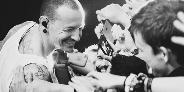 Natalia_Chrapek's tweet photo. 24 horrible weeks without you @ChesterBe 😢. Miss you so much. My heart is still broken. Love you forever ❤️😭.
#HateThursday #RIPChesterBennington #ChesterForever #LPfamily #MakeChesterProud #FuckDepression https://t.co/ZFGkq5wAsR