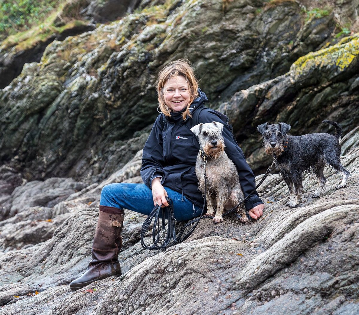 BrilloSchnauzer's tweet photo. Palz just had a great day @HarbourHeights1 @DartEveryTime hoomuns took us to @DartMarina for dinner-soooo schnozza friendly we love it there. Great place after a big day playing on the beach https://t.co/0QS3tUBHLH
