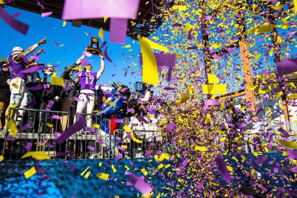 JMU's tweet photo. #TBT to Purple and Gold glory. #RoadToFrisco #FCSChampionship https://t.co/xwoPQSsZ7F
