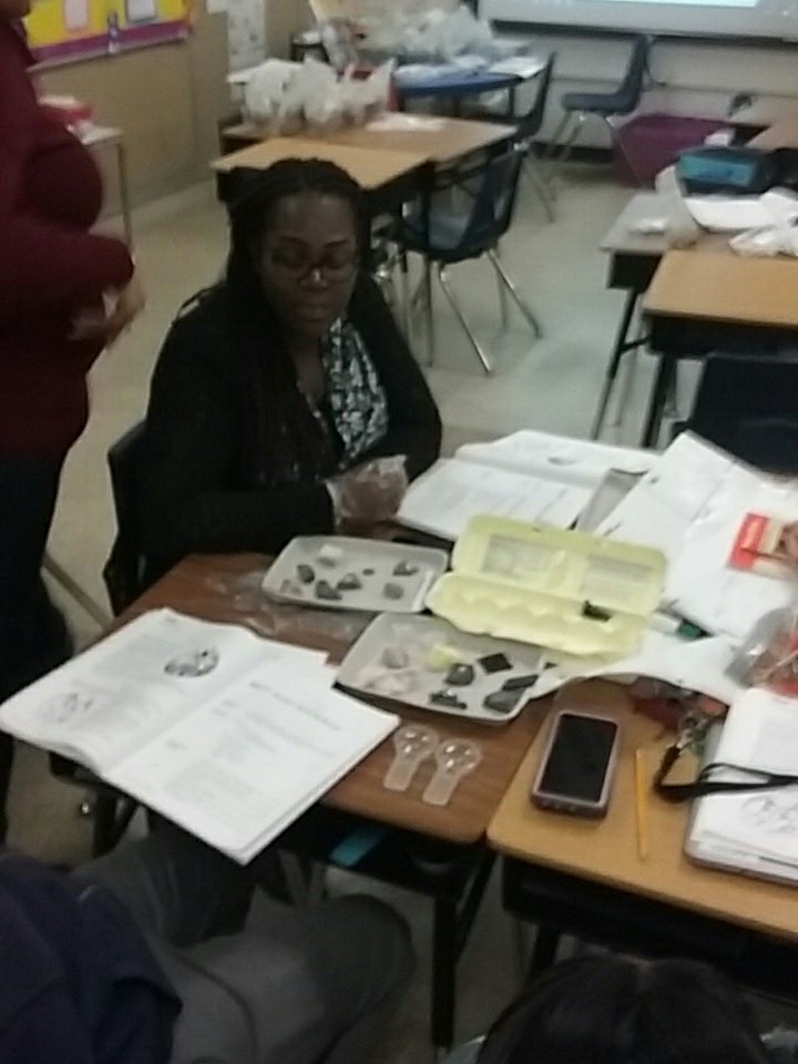 SciCoachOv's tweet photo. @LeQuita_Peay lead our session on #STC #RocksandMinerials #4P2 #WeDoScienceWell #HappySciCoach @WSFCS_Science @SmithsonianScie https://t.co/8dpTOvNJ3g
