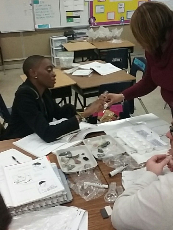 SciCoachOv's tweet photo. @LeQuita_Peay lead our session on #STC #RocksandMinerials #4P2 #WeDoScienceWell #HappySciCoach @WSFCS_Science @SmithsonianScie https://t.co/8dpTOvNJ3g