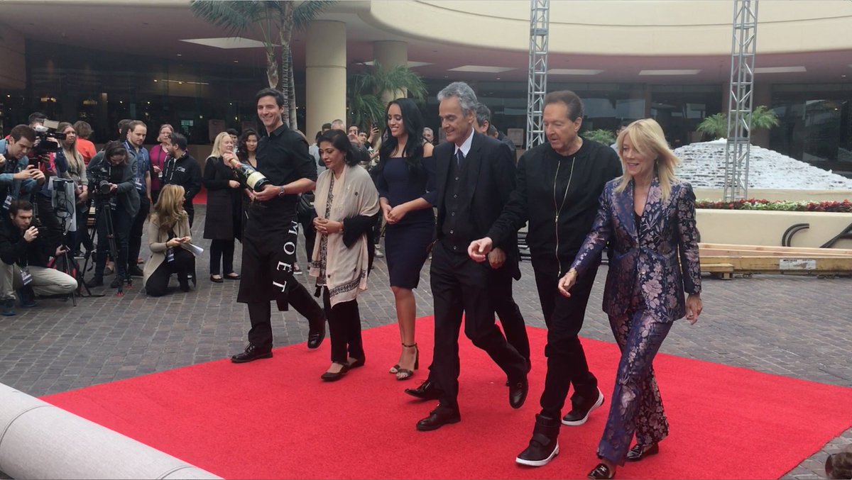 goldenglobes's tweet photo. This morning we rolled out the Red Carpet with a little help from those involved in putting on the #GoldenGlobes including host @sethmeyers and Golden Globes Ambassador @SimoneGJohnson. 

Just over 72 hours until Hollywood's Party of the Year™... 

#Globes75 https://t.co/FRdIjvTBnk