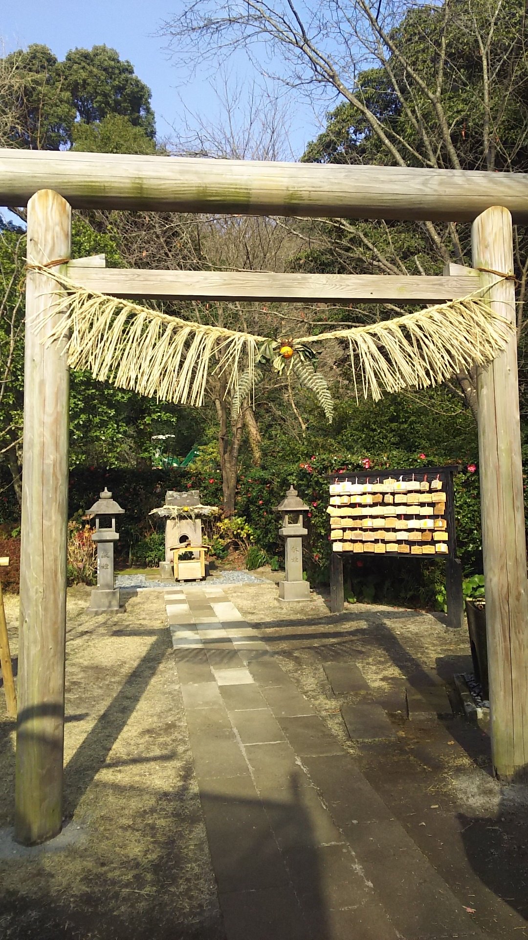 ナイト 鹿児島仙巌園の猫の神社が可愛かった件 昔 猫の目で時間をはかっていたことから猫をまつってるとのこと 忍者もそうだよね 横山光輝 少年忍者 風よ でも猫の目の話があった T Co Axmxswveqy Twitter