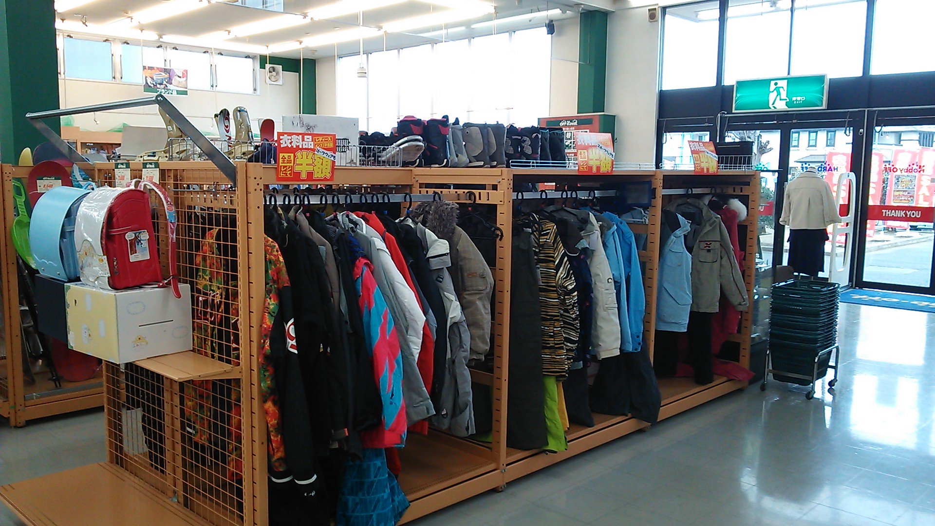 ガレージオフ埼玉東松山店【公式】 on Twitter "オフハウス 冬の衣料品スペシャルセールです。店内の様子を