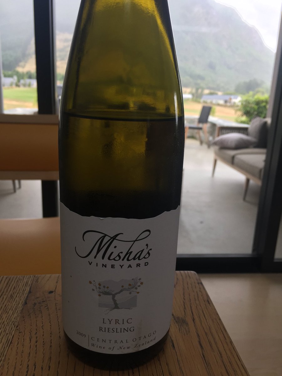 Second great bottle on holiday. Misha's Vineyard 'Lyric' Riesling 2009. Clean lines, lime marmalade and jasmine with a long dry finish. Years to go. Happy new year Misha and Andy!