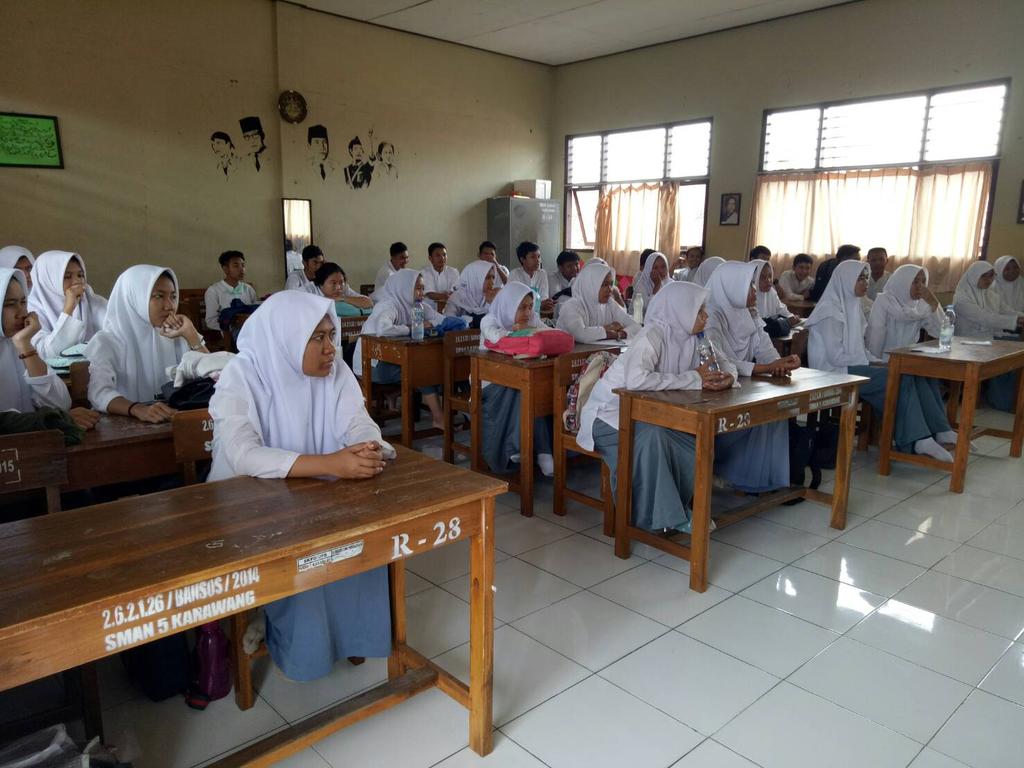 [LIVE REPORT]

Saat ini sedang berlangsung roadshow di SMAN 5 Karawang.

TELESCOPE UI 2018
Bergerak Menggapai Mimpi