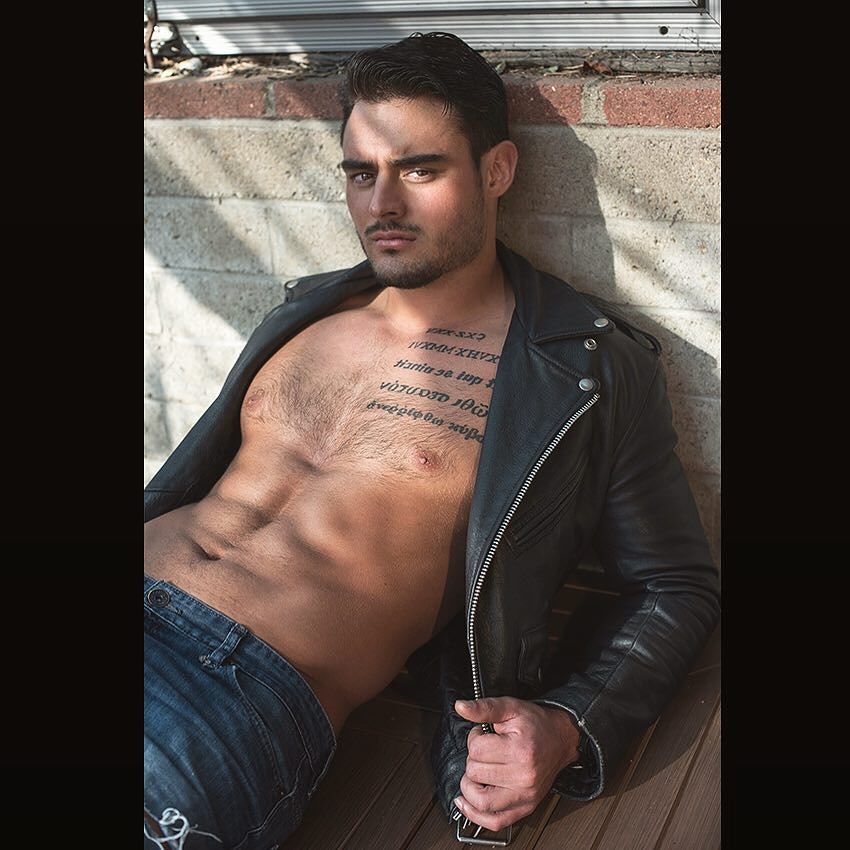 scotthoover's tweet photo. First new post for 2018 - Christian @instachristiano from our shoot before Christmas in San Diego #thankyouMrO #thebest #first #favorite #friend #actor #male #leather #coolfool #christianolivo #scotthoover #hommeage #photography #newyear #portfolio https://t.co/HltDpJRewb https://t.co/LKlBsWyN70