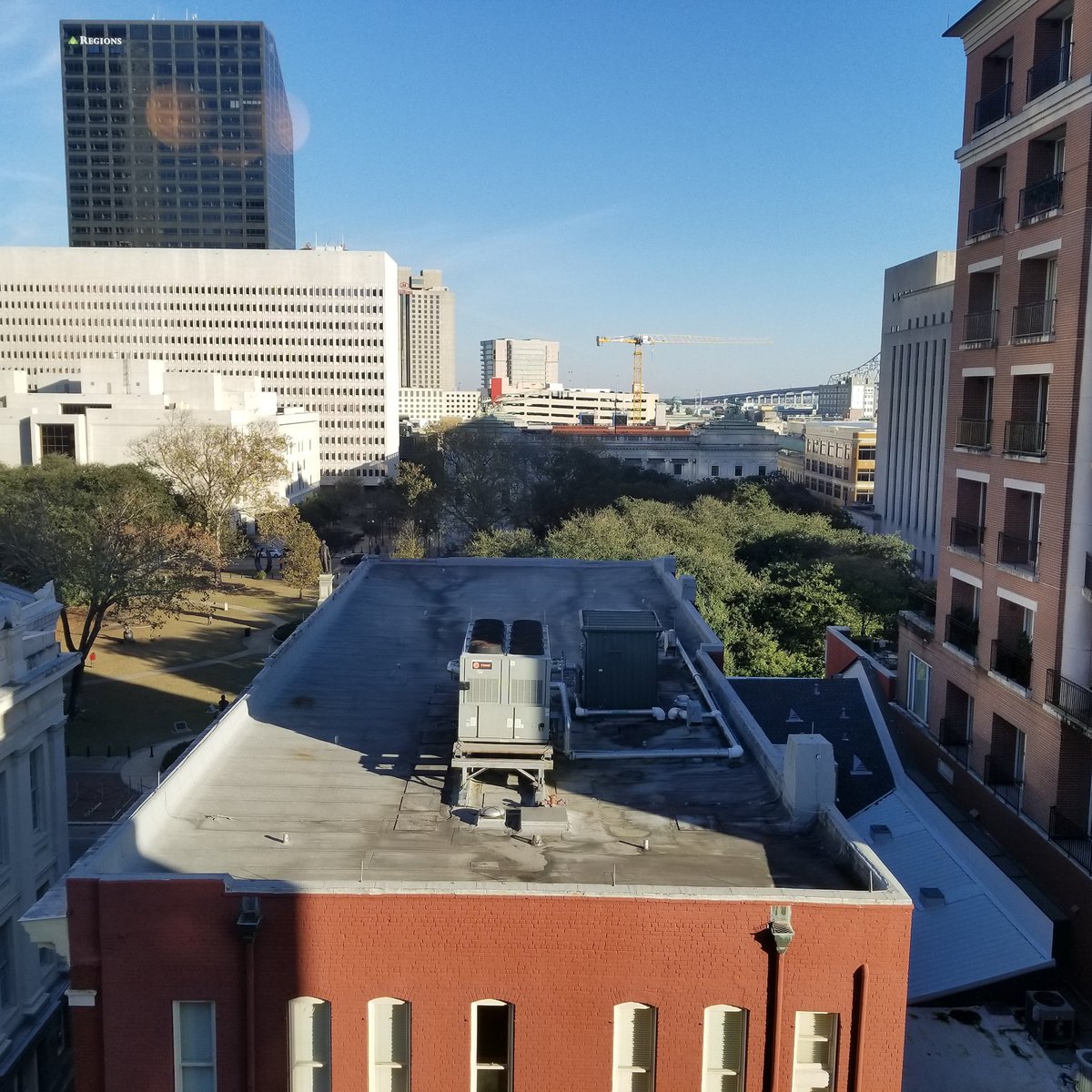 HistoricHorror's tweet photo. Rooftop view of #LafayetteSquare, #StCharlesAvenue and the #CrescentCityConnection. Even the chilly days are beautiful in #NewOrleans. #NOLA #NOLARooftops #Rooftops #NOLADays #CrescentCity #WharehouseDistrict https://t.co/mO5DRjPCXb
