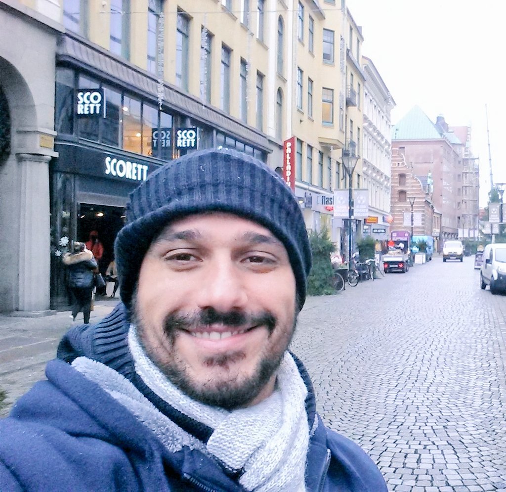 JoelSepelJOELSE's tweet photo. #MALMÖ #Malmö🇸🇪 #Sweden #Sweden🇸🇪 #JoelSe #JOELESEPEL #joelsepel #JOELSE #joelse #singer #Rocker #top #performer #FrontMan #PowerSinger #ItalianRocker #alphadude #PAROLIERE #talentuous #MusicoCantador #Composer #SINGER #topvocalist #showman #WhiteSmile #WhiteTeeth #Cantador🎵 https://t.co/LXHIONQLcH