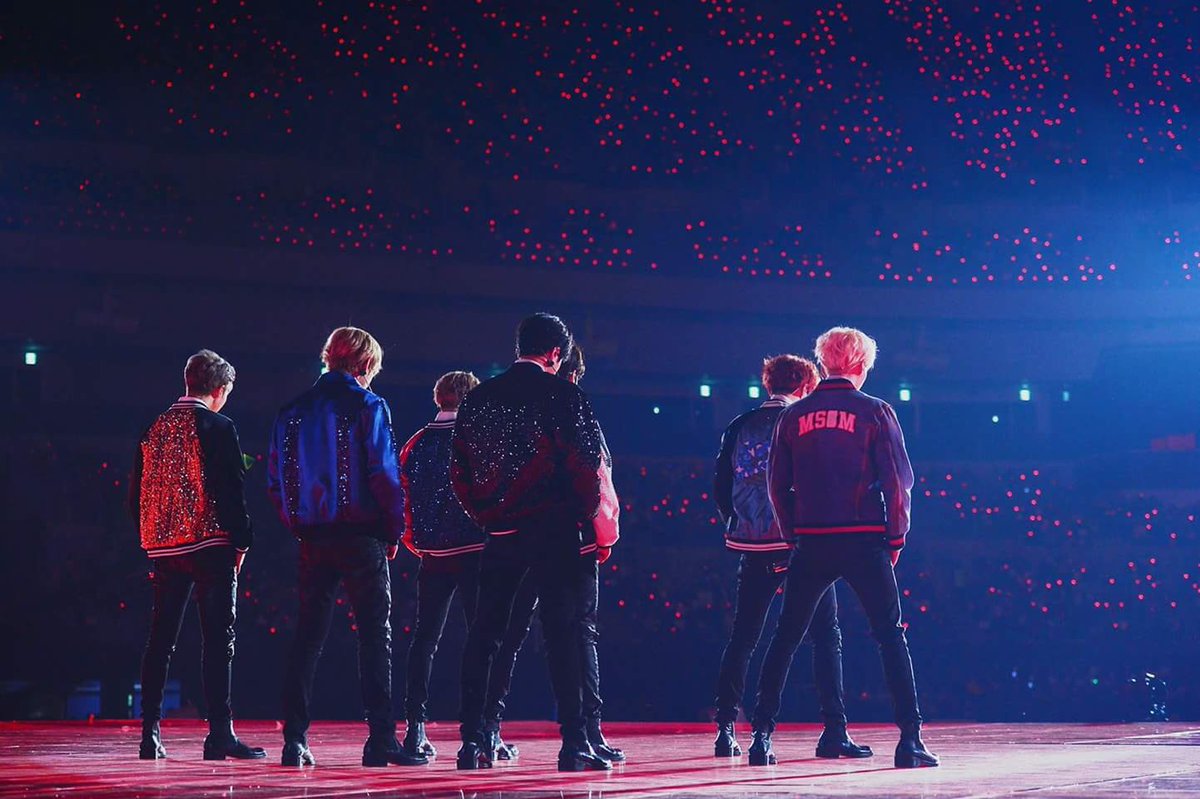 MoonKim0514's tweet photo. 🌌Наша жизнь, как ночное небо. Где мы - луна, а окружают нас, важные для нас люди - звёзды. Важно найти таких людей, ведь без них наше небо будет пустым и темным🌌 https://t.co/UyH9g6EOyc