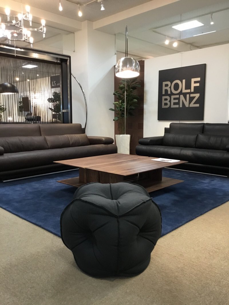 大塚家具 Idc Otsuka 名古屋星崎ショールームにも ドイツを代表するブランド ロルフベンツの新作サイドテーブルとスツールが入荷しました T Co Mjzcannuqn 名古屋