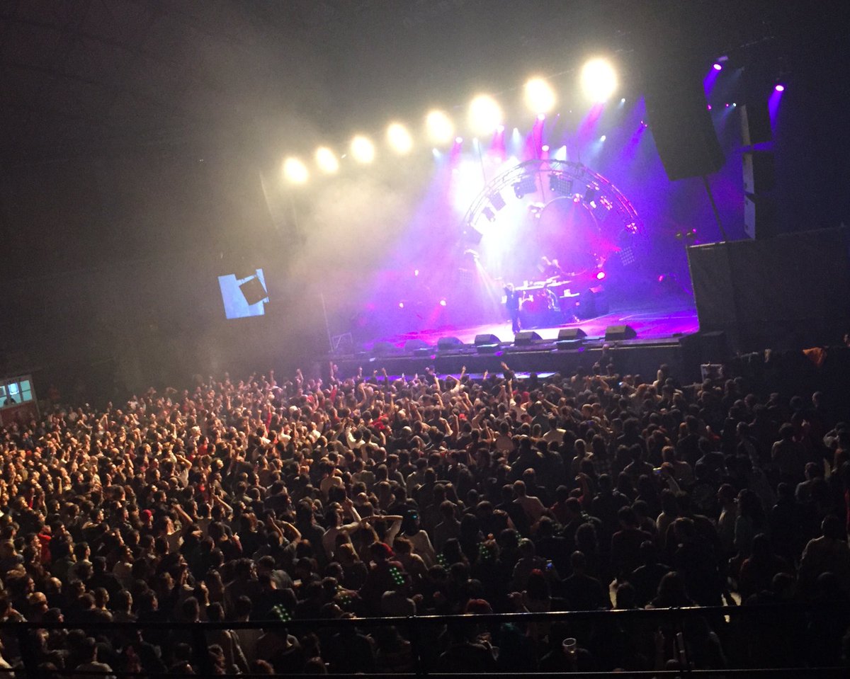 #Actual18 Así luce, reluce, esta noche <a href="/KaseO_real/">KASE.O</a> en Logroño.