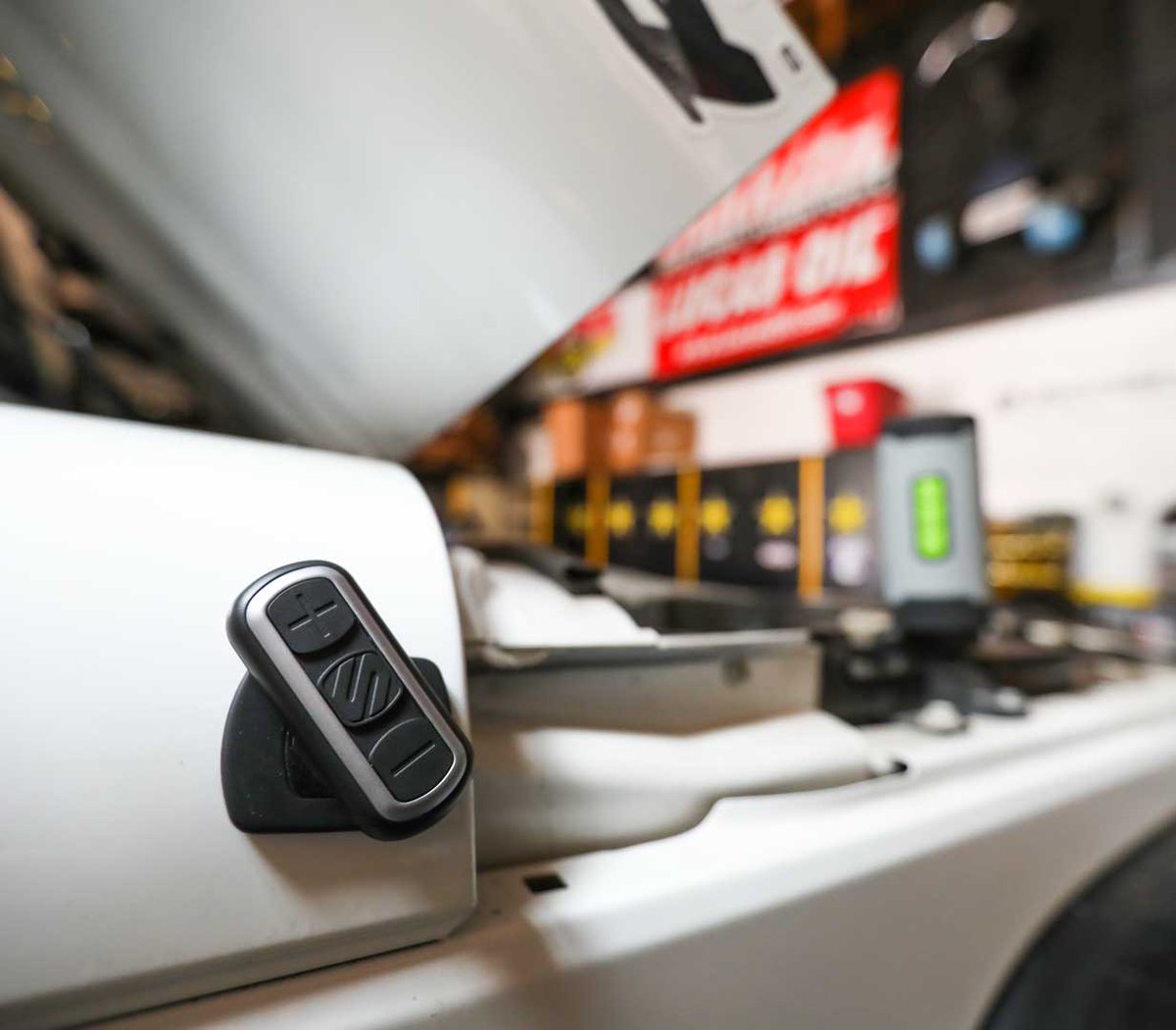 Scosche's tweet image. TapStick Rugged Bluetooth Remote is the ideal accessory for any Bluetooth speaker
.
.
.
.
#scosche #tapstick #bluetoothremote #waterproofremote #ruggedremote #bluetoothspeaker #rugged #waterproof #bluetooth #o4o #optimizedforoutdoors #wheredoyoutakeyourmusic