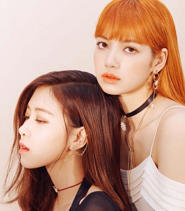 archivechaelisa's tweet photo. chaelisa photoshoot will always mean death to me https://t.co/Ut1EAqFToV