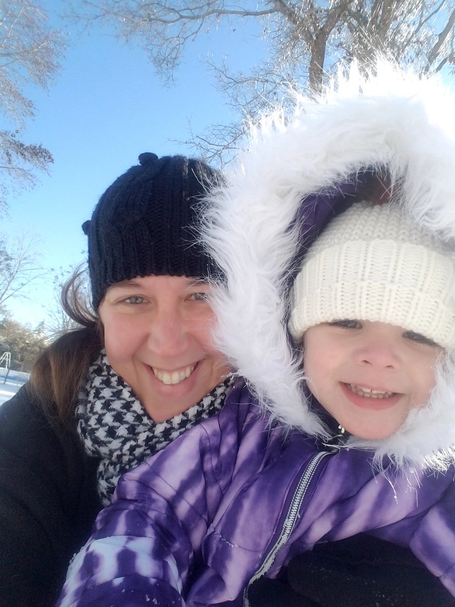 Aida and I had a blast today playing. It is beautiful!  #snowday2018 <a href="/MVEMustang/">Meadow View Elem.🚌</a> #WinterStormGrayson