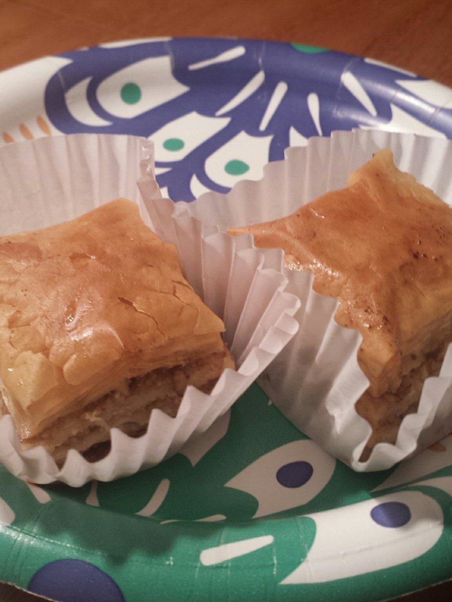 adrenalynspark's tweet photo. Two weeks ago I mentioned wanting baklava. Tonight my dad swung by my apartment with some. He's the best. https://t.co/Tm8496AjY0