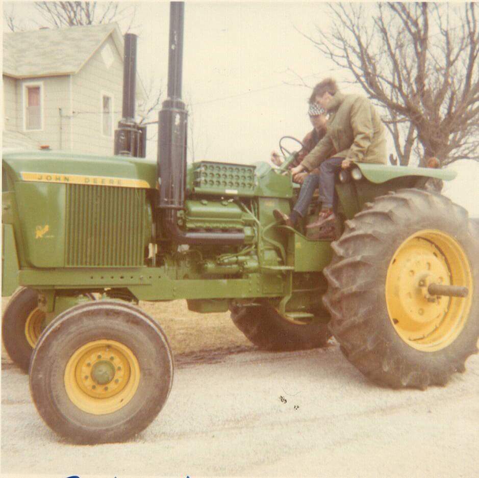 MachineryPete's tweet photo. Incredible story...central Illinois man been looking for late grandfather's JD 4520 with Kinze repower for years, found it yesterday! Read the story here: https://t.co/g3SelJQ7bG https://t.co/vTGjQcT3cL