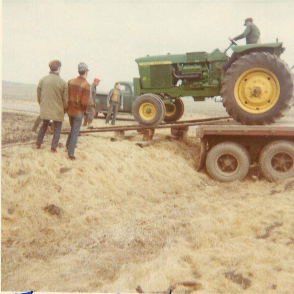 MachineryPete's tweet photo. Incredible story...central Illinois man been looking for late grandfather's JD 4520 with Kinze repower for years, found it yesterday! Read the story here: https://t.co/g3SelJQ7bG https://t.co/vTGjQcT3cL