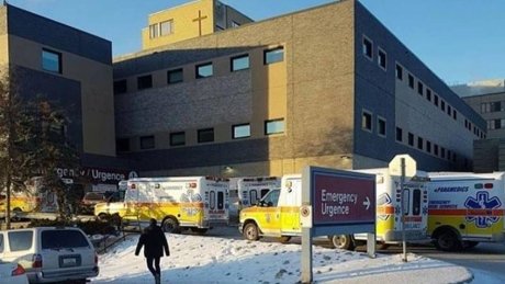 CBCManitoba's tweet photo. Ambulance lineup at St. Boniface Hospital draws fire from paramedics union https://t.co/A79MK0tMiA https://t.co/RN0OEqb482