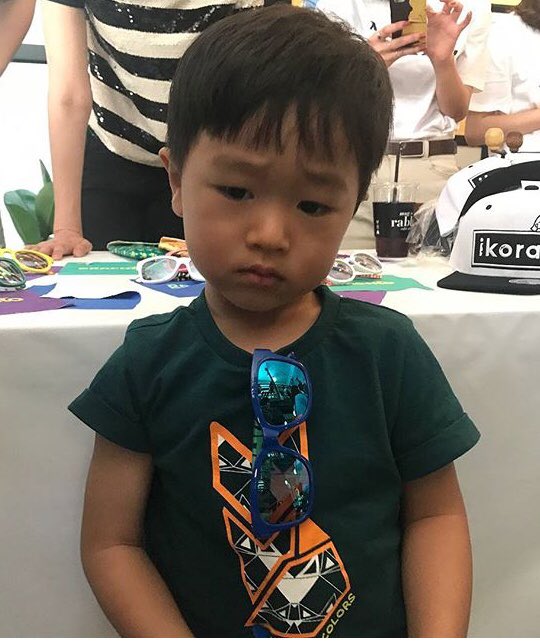 SECHSKIES_SIN's tweet photo. [SECHSKIES Wardrobe] 

📌   Ko SeungJae 
📌  Benetton kids /
 Benetton kids X milk 

(Not available online 
#sechskies #젝스키스 #고지용
 #고승재 #kojiyong  #Seungjae #returnofsuperman https://t.co/EXSvdUgFlt
