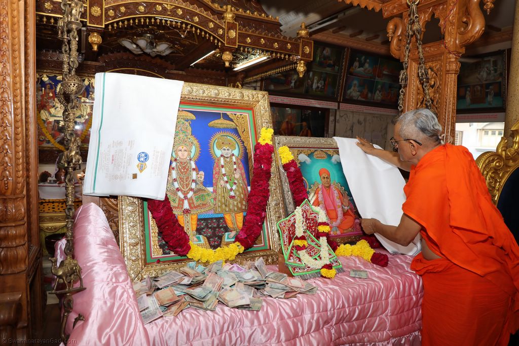 mukund_uk's tweet photo. RT SGadiManinagar "Jeevanpran Shree Abji Bapashree Jayanti  https://t.co/qqdDhjsddw https://t.co/6Si5y3Ro0V"