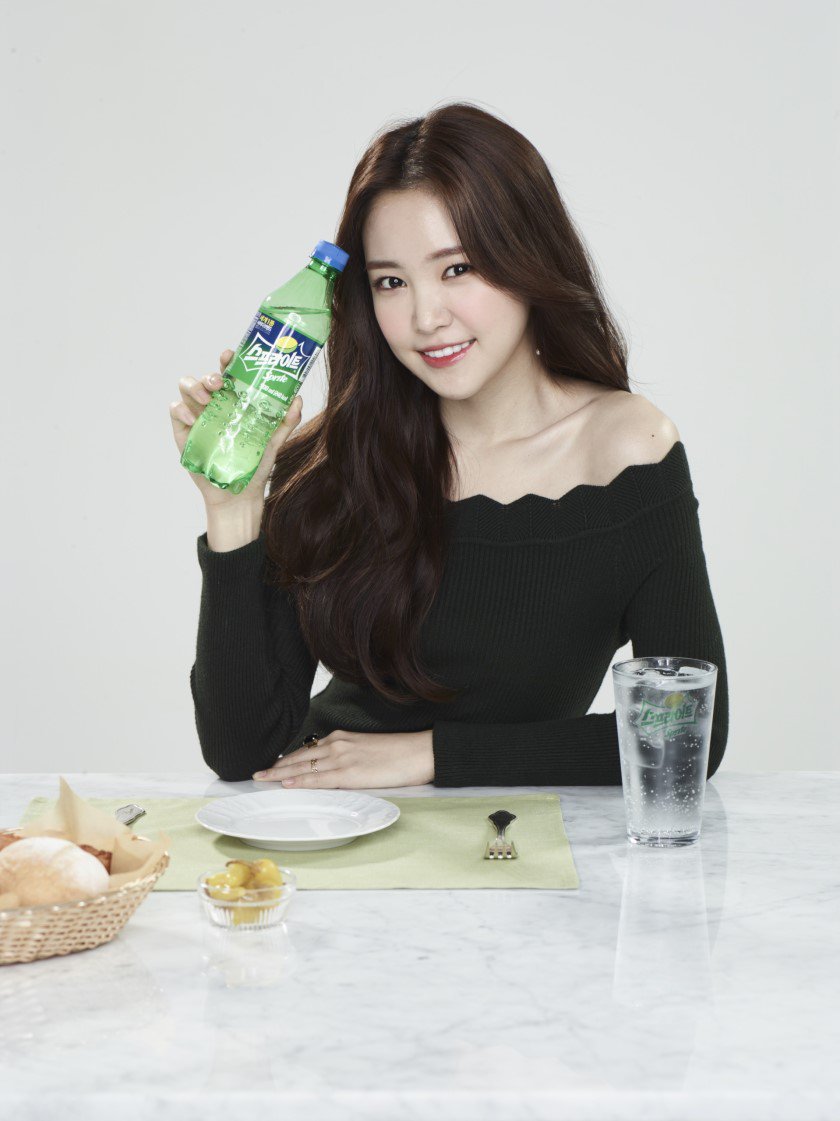 yeojyeun's tweet photo. @chanyeoleoy Oke kesayngn cital 💞 yuk makan bareng hihi https://t.co/SnYfZY5Xc3