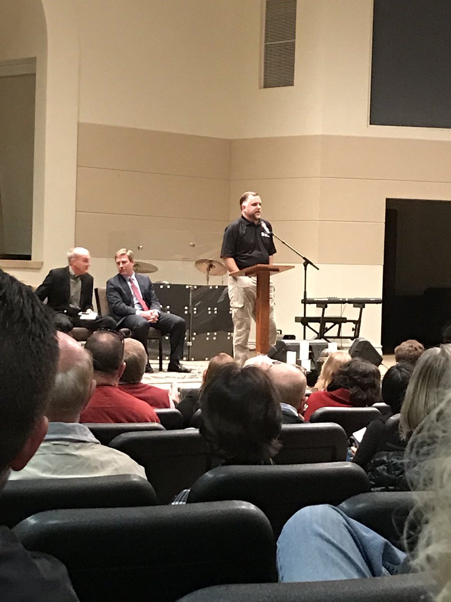 MsJennyNovak's tweet photo. Attending the first CalRecycle debris removal community meeting in Ventura. @EricALamoureux @Cal_OES @CalOES_SoRegion @randystyner #ThomasFire https://t.co/GnsuNBEwNW