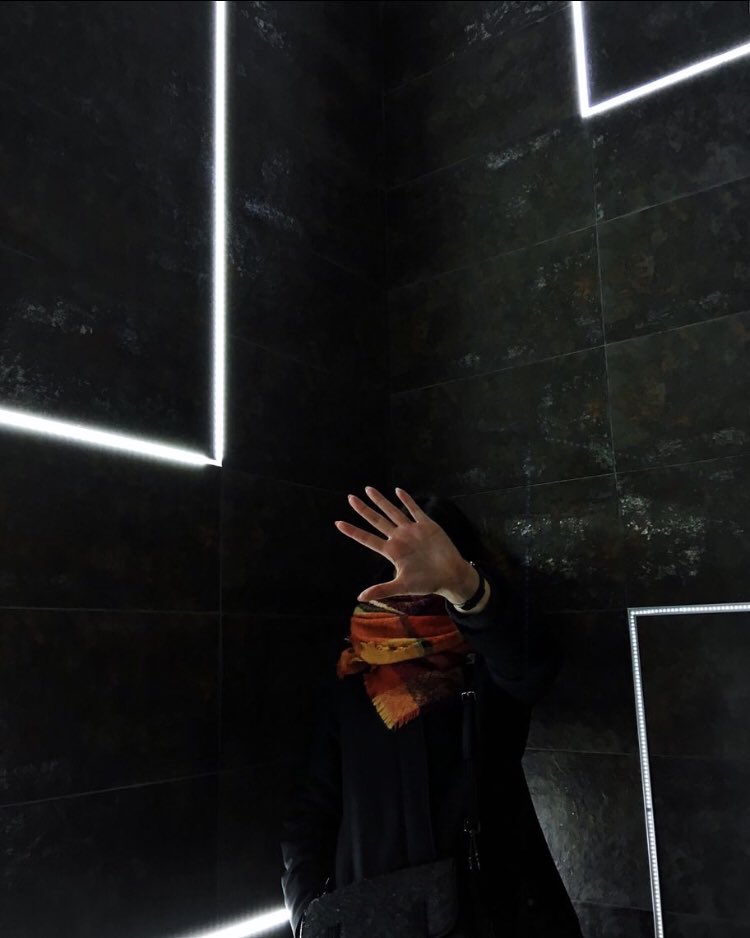 çok şey gizliyorum,
içim çok karışık.