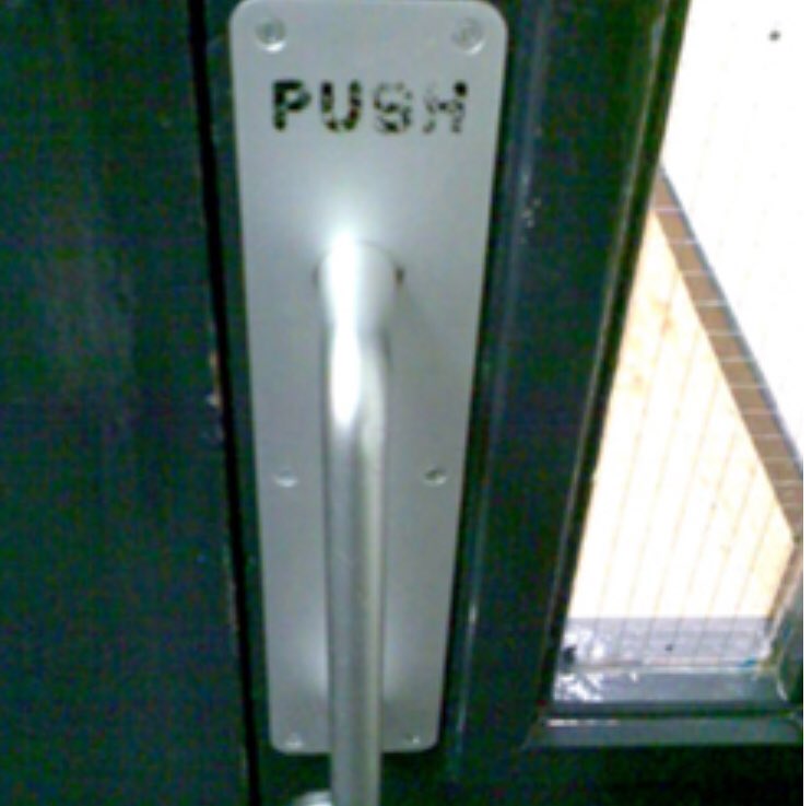 AstroSeber's tweet photo. Now can SOMEBODY tell me why they really out here making this confusing shit right here? Iβm always the one who pulls a door like this, because that shit is a PULL handle, idgaf if the door says push gotdammit. #Confused #whattoleavein2017 #pull https://t.co/xVFpkbnTNb