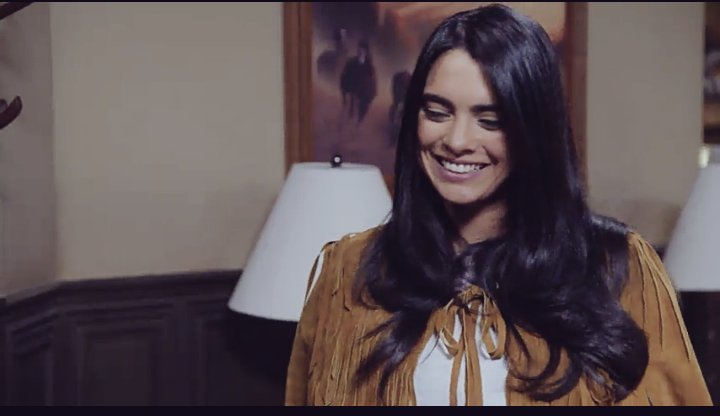 buffy23456's tweet photo. Eres un angel tan dulce ❤ como tu sonrisa en actuaciónes, tan auténtica, tan real 🔝💛 @SinTuMiradaOf @ScarletGruber #SinTuMirada #TeamVanessa https://t.co/PQFYDlRuen