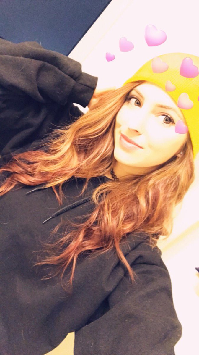 lameyzzz's tweet photo. gonna live in this beanie forever https://t.co/r5nVONKZfJ