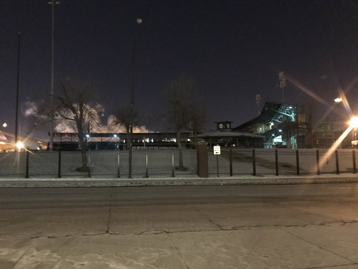 chschargerbsb's tweet photo. Just had to go outside and experience what 1 degree feels like (real feel is -15). For the record...it’s COLD. #ABCA1945 #here2learn #ThunderingHerd2018 @indyindians Nice Park!!! https://t.co/iept5oleMN
