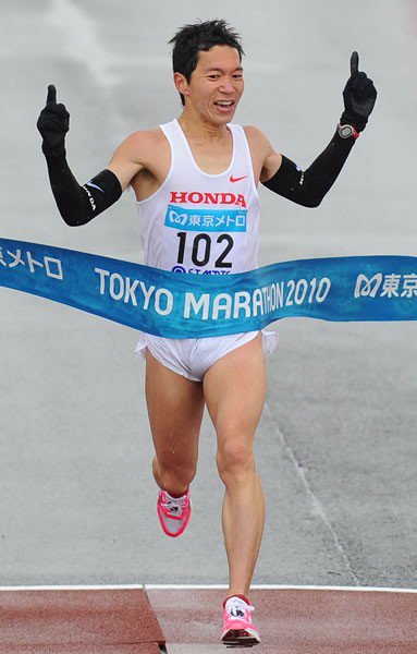 メガネサル 中央大学陸上部藤原正和監督 私は藤原正和選手の長年のファンでした 西脇工業高校の時全国制覇しましたが 藤原選手は故障も多かったせいか つなぎ区間を走る目立たない選手でした ところが中央大学に入ってからその力をすごく伸ばした